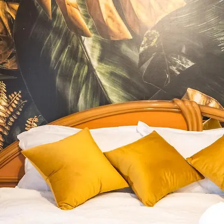 Semi Two Large Bedroom *